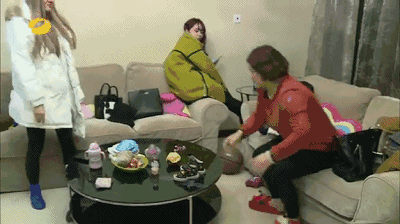 结婚8天就闹离婚？生过孩子才20岁？现在网红也太疯狂了...