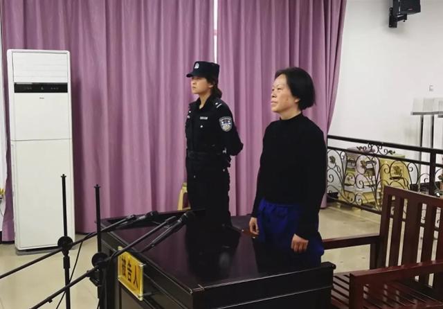 女局长受贿上百万当庭大哭几瘫倒！按箱收茅台还存在不正当性关系