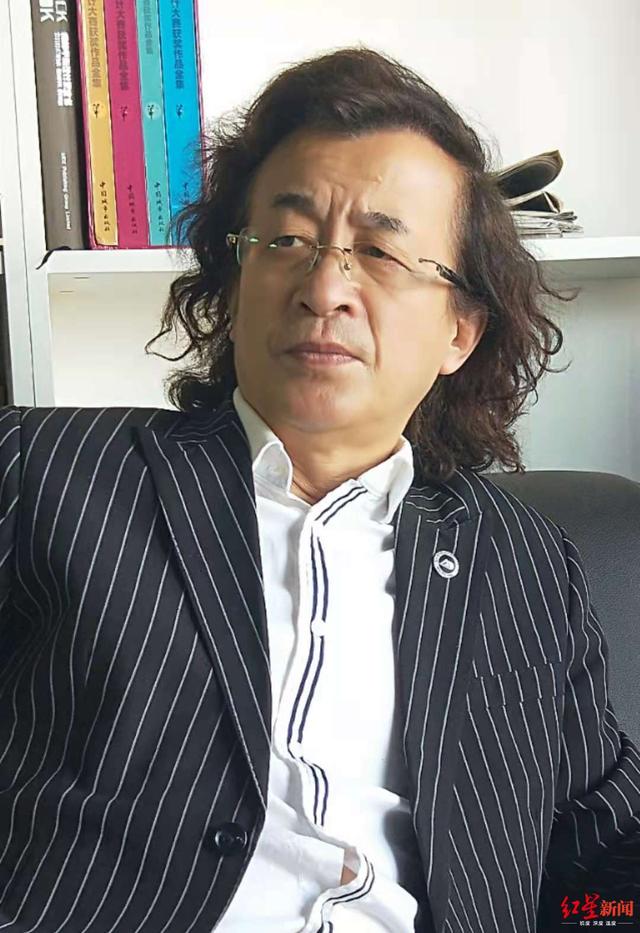要求员工一天做100张图的王小琴走红 其公司目前仍在正常办公