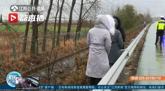高速上错过服务区 汽油料耗尽停在应急车道 民警：罚200元记6分