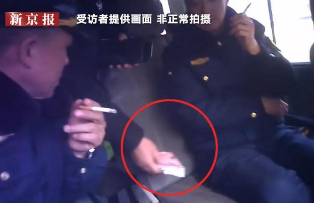 河南平顶山交通执法人员收保护费放行超载车，涉案人已被停职调查