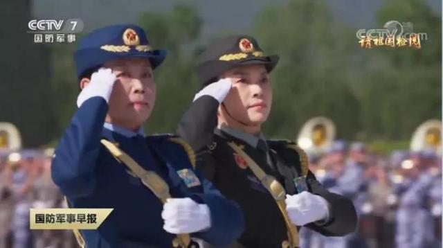 放弃飞首长专机的共和国首位女师长，转岗东部战区