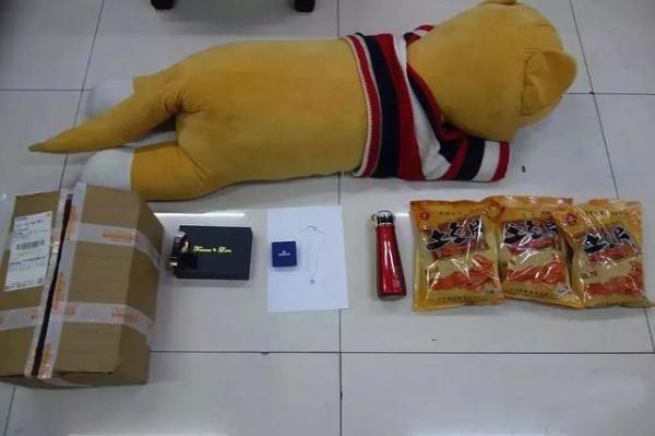 男子假扮女性与男网友谈恋爱，竟然连辣条都骗！