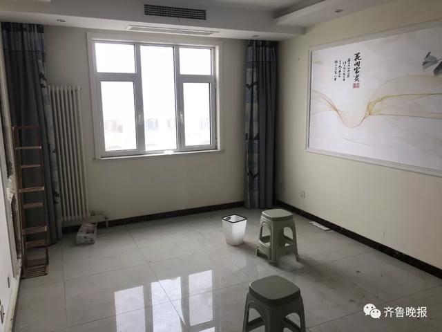 “连床都没给我留下！”男子国外出差3个月，一开家门彻底傻眼