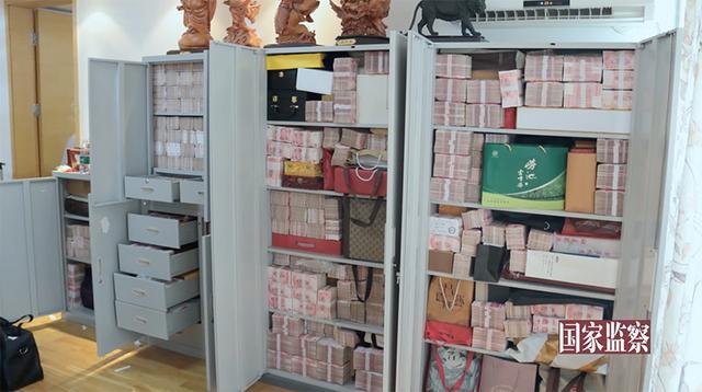 一屋子全是钱！“金融第一贪”赖小民存2亿多的现金屋曝光，为逃避调查知情人之间还有暗语