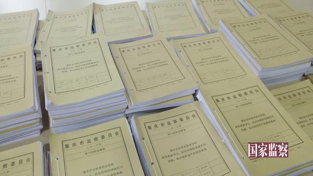 她把贫困生当“摇钱树”随手花10万去整容