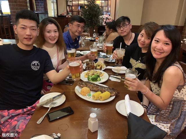 饭局上收获人脉，靠的不是喝酒，而是会用这三个“潜规则”