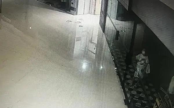 女子离职5个月后被抓！走进她的家门，惊呆了